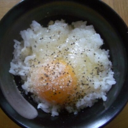 こんなに簡単にカルボナーラ味が作れるとは驚き！！
めっちゃ美味しい卵かけご飯、ありがとうございました♪